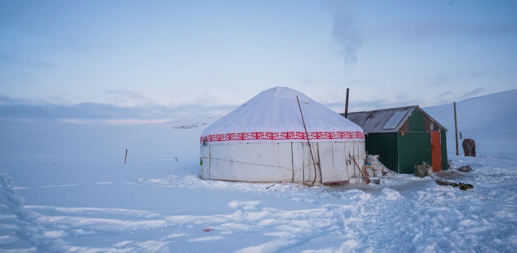 Winter Yurtcamp in Songkol