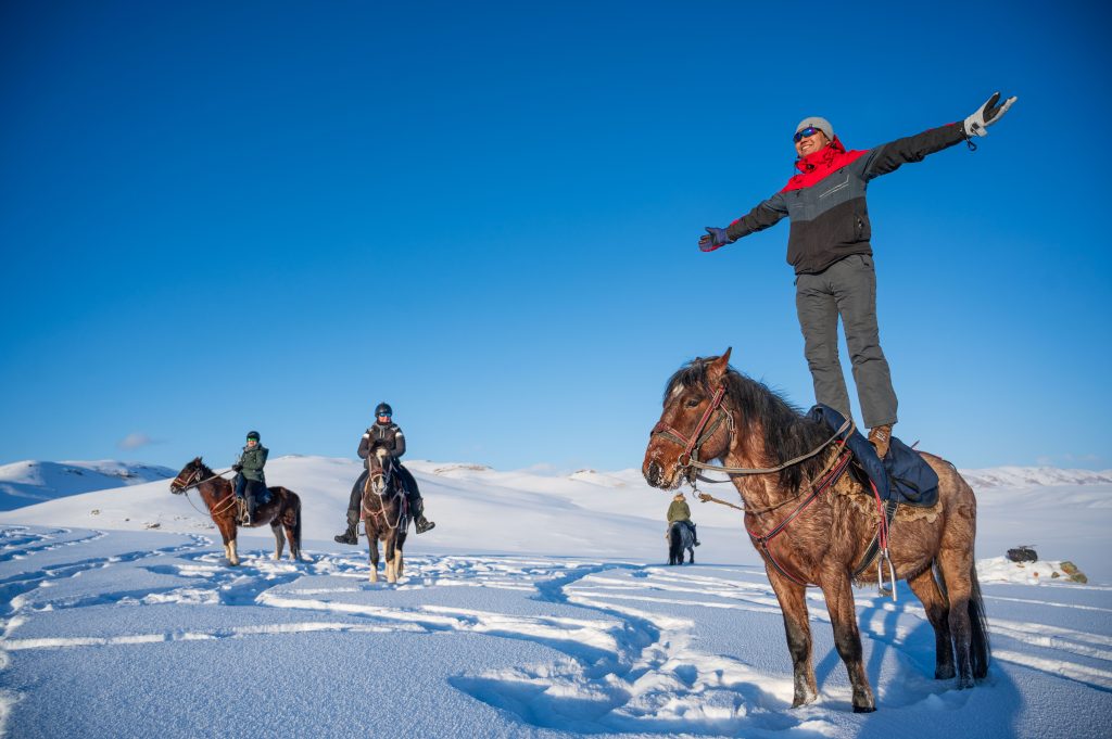 Horse trek to Songkol in winter time