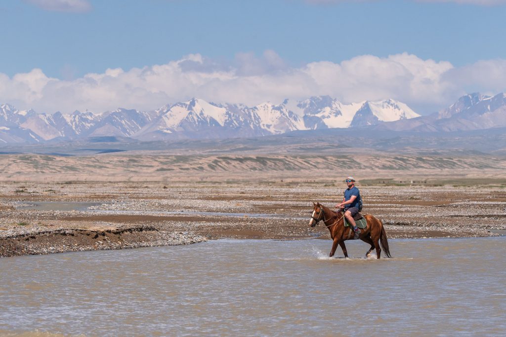 Horse trek to kelsuu